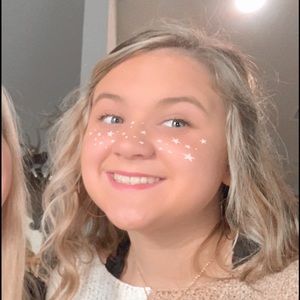 Meet your Posher, Chloe